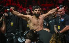3 Reasons Why Arman Tsarukyan Isn't Fighting For Interim Gold At UFC 324