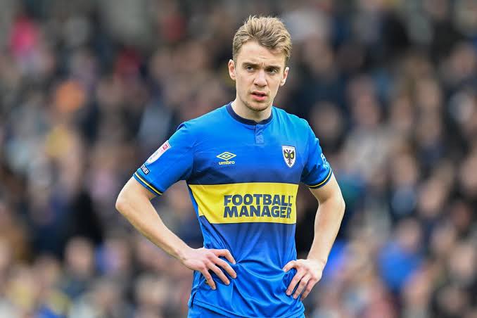 Exclusive: Oxford United agree deal to sign AFC Wimbledon defender Jack  Currie : r/Championship