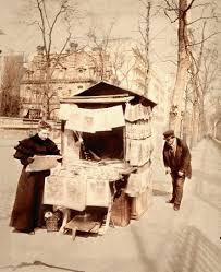 Résultat de recherche d'images pour "paris 1900 kiosque journaux"