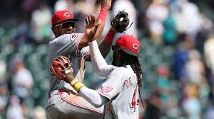 Jarvis doubles in go-ahead run in 6-run 8th inning as Braves hold on in 9th to edge Padres 7-6