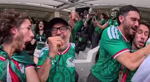Captaron a Kenia Os y Alex Speitzer juntos en el juego de México🎦