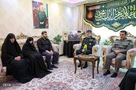 دیدار فرمانده فراجا با خانواده شهید شادمانی/ خاطره رادان درباره آخرین صحبت با فرمانده قرارگاه مرکزی خانم النبیاء چه بود + تصاویر