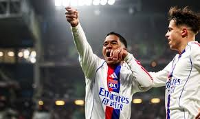 Endrick Celebrating with Teammates