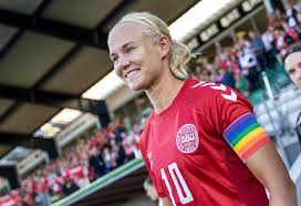 Harder om rødt kort: "Hun ville ikke rive en i håret med vilje"