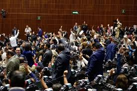 Morena y aliados aplican 'fast track' para posponer comicios judiciales