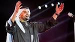 الأقتصادي حسين الجسمي يهدي جمهوره