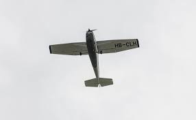 Betrunkener Pilot steuert gestohlenes Flugzeug auf Atomkraftwerk – Kampfjets steigen auf — Merkur