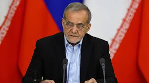 همزمان با سفر پزشکیان به چین، خامنه‌ای خواستار اجرای توافق همکاری با پکن شد