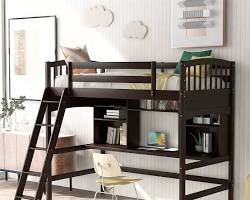 Cama tipo loft para niños en una tienda de muebles