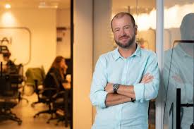 Bitcoin hoje a US$ 65 mil testa investidores em meio à volatilidade: "Mercado não espera consenso para vender", diz Fabrício Tota
