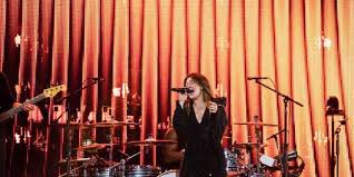 Sold-out Houston crowd sings along at Kelly Clarkson's epic rodeo return