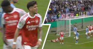 Piero Hincapie misses big chance for Arsenal vs Man City - Viktor Gyokeres' frustrated reaction spotted