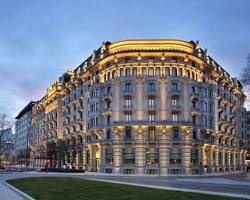 Image of Illuminazione della piazza del Duomo a Milano, Italia, di Marco Piva