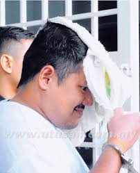 AMIEZUL Al Ikram Mohamed Ikram cuba mengelak wajahnya dirakam jurugambar di Mahkamah Sesyen, Melaka, semalam. - BERNAMA. MELAKA 8 Julai - Seorang buruh yang ... - ma_01.1