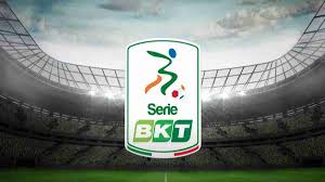Serie B 2025/26, risultati e classifica 36ª giornata: Monza e Frosinone tallonano il Venezia, show Catanzaro