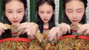 Por que influenciadora chinesa morreu após comer muito? Entenda o que acontece com o corpo