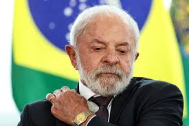 Salário mínimo de R$ 1.621 não atende trabalhadores, afirma Lula em evento pelos 90 anos do piso