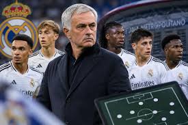 Con la cabeza puesta en el derbi, Mou hace rotaciones