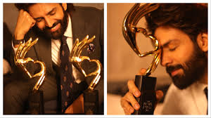 Kartik Aaryan flaunts latest Best Actor award win: ‘Critics aur popular dono jeet gaya’