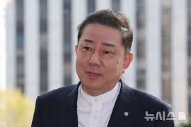 [속보]김병기, 6개월 만에 경찰 출석…8차 피의자 조사