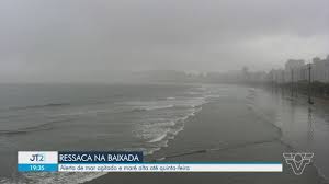 Alerta de maré alta e mar agitado prevê ondas de até 2,8 metros em Santos, SP