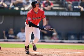 Con seis jonrones, Guardianes apalean 10-3 a los Rojos para ganar la serie