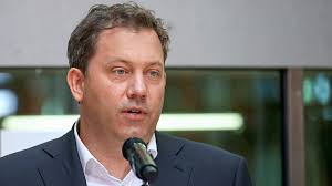 Patrick Schnieder: Verkehrsminister empfiehlt wegen hoher Spritpreise Umstieg auf Deutschlandticket