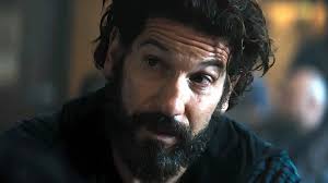 Mistura de John Wick e Jason Bourne: filme com Jon Bernthal vira febre no streaming