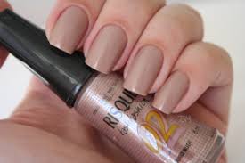 Resultado de imagem para esmalte nude e ouro nude