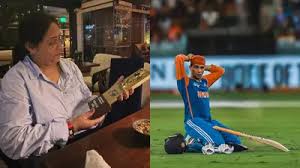 Abhishek Sharma's Proud Mother Heartwarmingly Looking at Son's POTM Award Sets Internet Ablaze; Pic Goes Viral