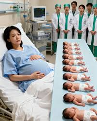 Women - Mother Gives Birth to 10 Babies—and Doctors Realize One of Them Isn't Human When doctors told Amelia Wright she was carrying ten babies, her husband almost fainted. But that was