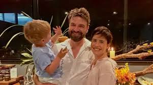 Fernanda Vasconcellos exibe filho cozinhando com avó