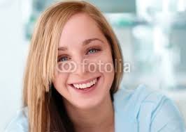 <b>Galina Barskaya</b> - Portfolio ansehen. happy smiling girl with blue background - 400_F_503717_YpC8nkPmfKGiVxOq8RNpc4sA6uiVxO