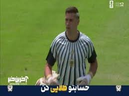 مارتینز دروازه بان آرژانتین درحال گرم کردن