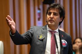 Gabriel Magno protocola impeachment de Celina Leão após revelações da Folha