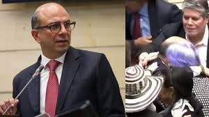Carlos Camargo: Elección en la Corte desata tormenta política en Colombia - Imagen principal del artículo