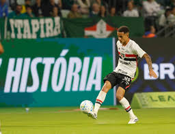 Djhordney aproveita chance contra o Palmeiras e vira opção no São Paulo: "Promete muito"