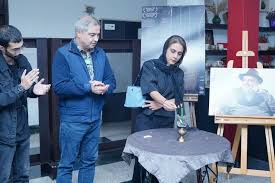 شمع یادبود اکبر عبدی افروخته شد/ انتشار فراخوان «۲۰ و ۴ دگرگونه اجرا»