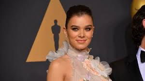Hailee Steinfeld's Kitchen Adventures & 'Pitch Perfect' Cast Dating History