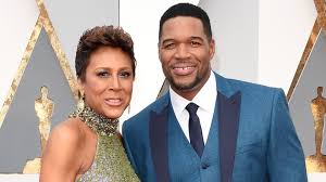 Michael Strahan calls out Robin Roberts during chaotic moment on GMA: 'Own 
up to it'