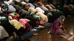 Risultati immagini per donne musulmane in preghiera