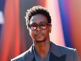 Arts martiaux pour Superman! Le secret forme d'Edi Gathegi dévoilé! - Imagen principal del artículo