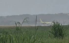 Aeronave cargueira sai da pista depois de pousar no Aeroporto de Salvador