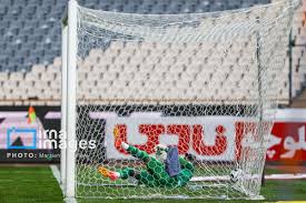 کارشناس داوری: گل پرسپولیس سالم بود/ بیرانوند در خروج اشتباه کرد!