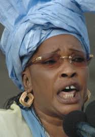 La Sénégalaise aura le droit de transmettre sa nationalité à son époux et ses enfants ( Me Wade) &middot; Awa Diop:«Macky Sall, c&#39;est des mains d&#39;acier dans des ... - 2859603-4041878