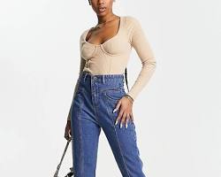 Image of woman wearing a chunky western belt with highwaisted jeans