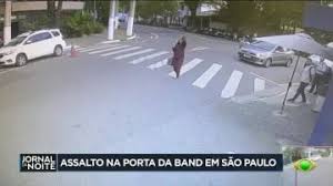 Jornalista é assaltada na porta da Band em SP