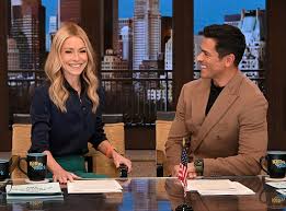 E! Online - News update