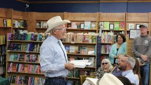 Ken Salazar revela sus raíces y anuncia regreso a México para presentar su historia