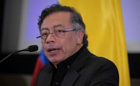 Gustavo Petro denuncia que Ecuador bombardea a Colombia; hallan una bomba en la zona fronteriza